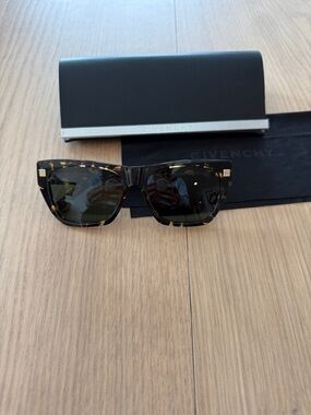 Givenchy GVDay Tortoiseshell Square Sunglasses with Dark Green Lenses